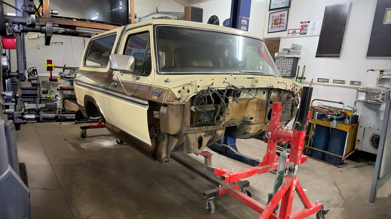 Ford Bronco Ranger XLT teardown
